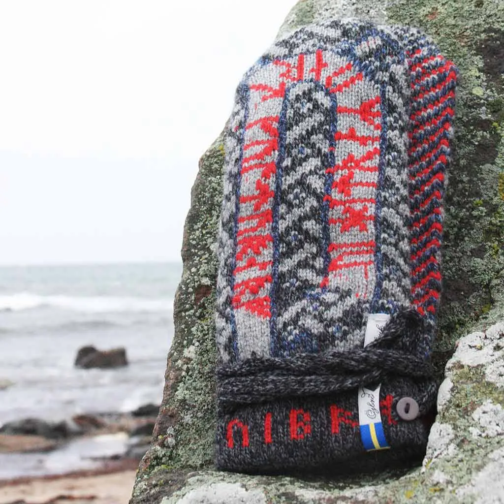 Futhark Thorbjörg Mittens