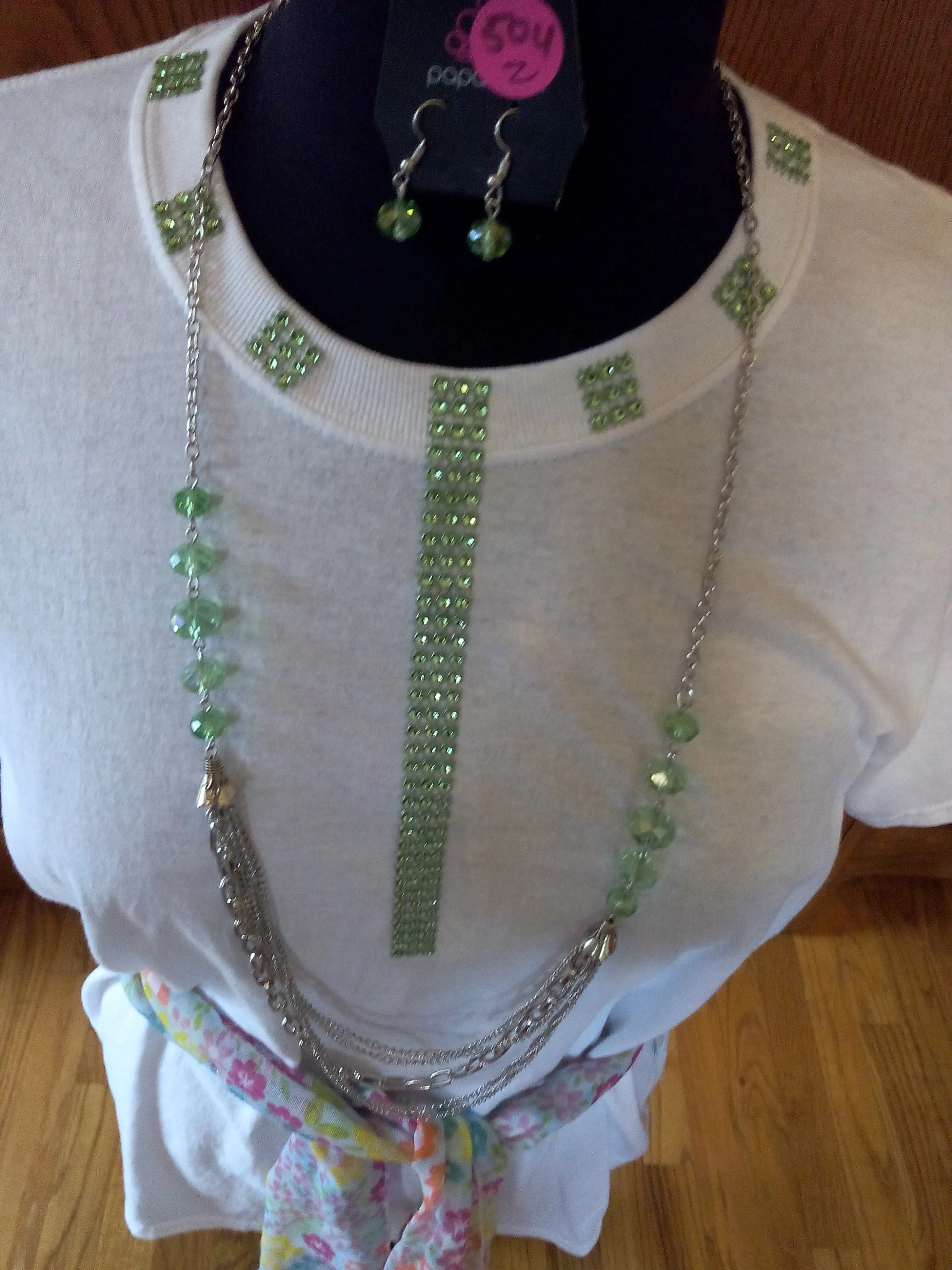 Green Diamond Mesh Ribbon Handcrafted Ladies T-Shirt with Scarf plus Necklace Set