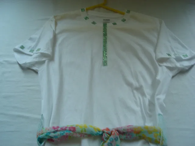 Green Diamond Mesh Ribbon Handcrafted Ladies T-Shirt with Scarf plus Necklace Set