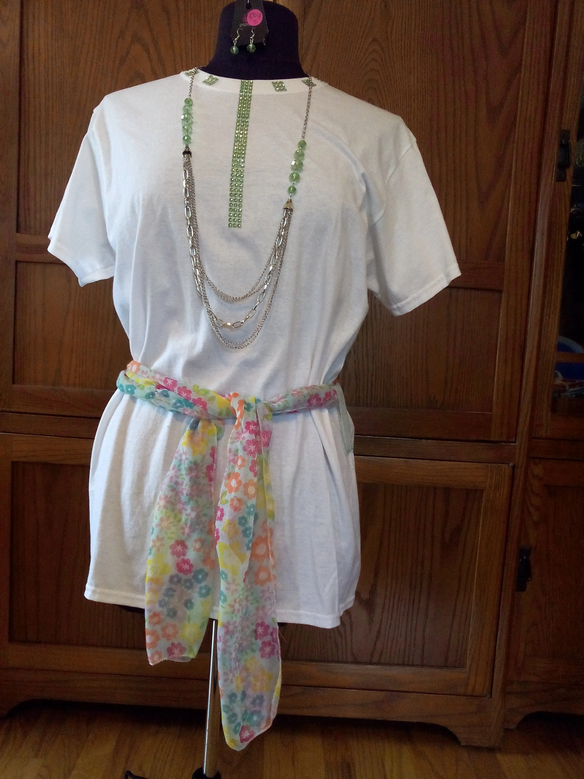 Green Diamond Mesh Ribbon Handcrafted Ladies T-Shirt with Scarf plus Necklace Set