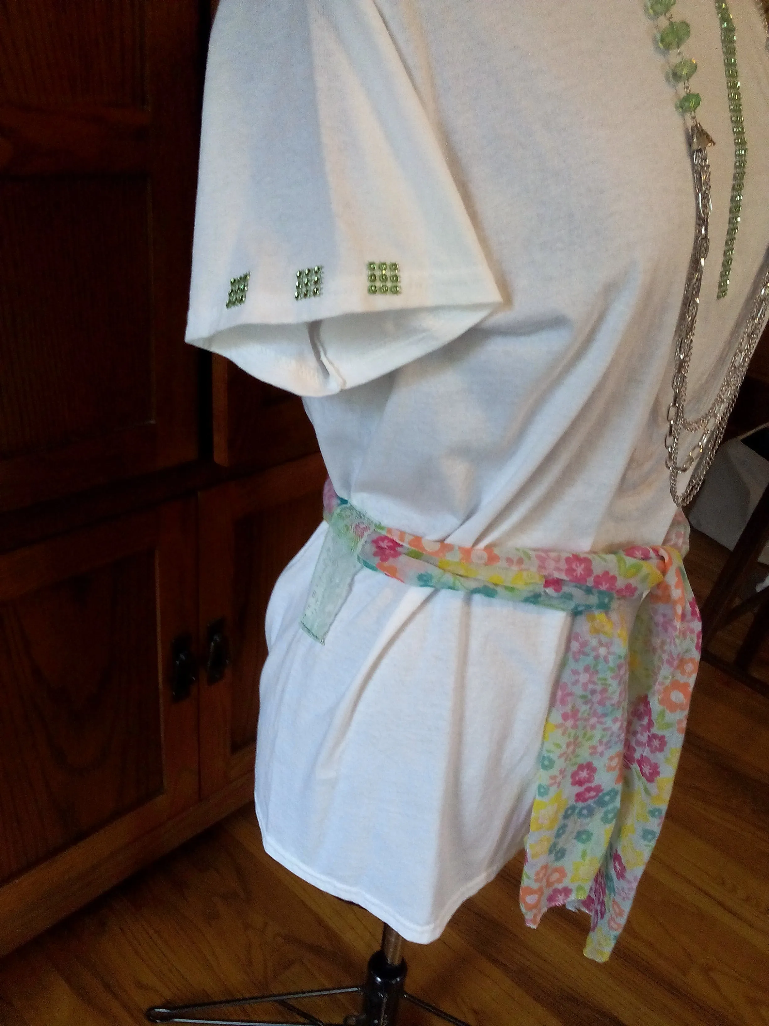 Green Diamond Mesh Ribbon Handcrafted Ladies T-Shirt with Scarf plus Necklace Set