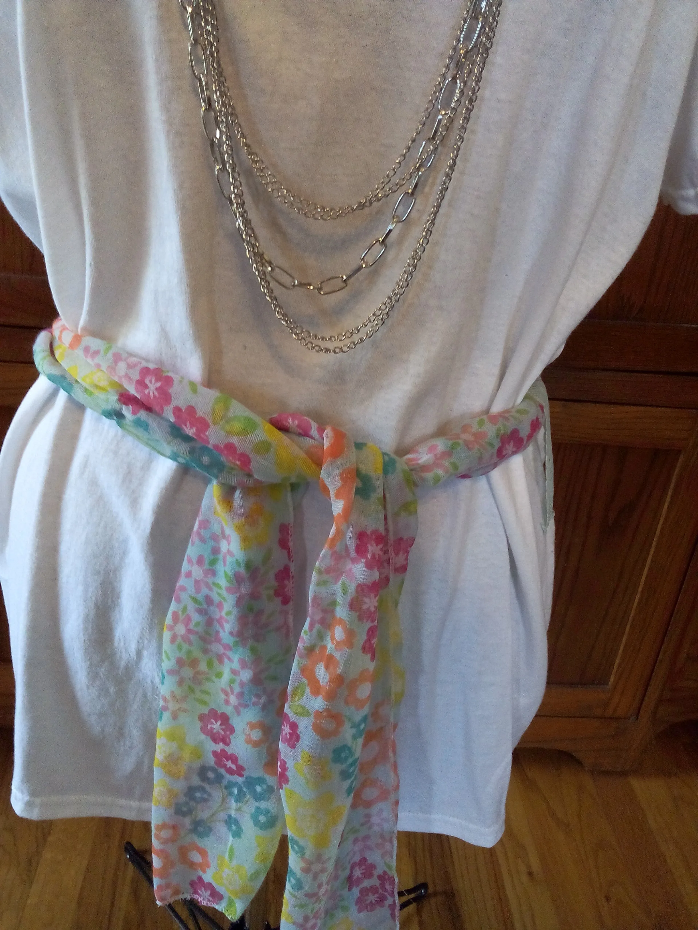 Green Diamond Mesh Ribbon Handcrafted Ladies T-Shirt with Scarf plus Necklace Set