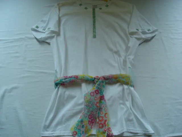 Green Diamond Mesh Ribbon Handcrafted Ladies T-Shirt with Scarf plus Necklace Set