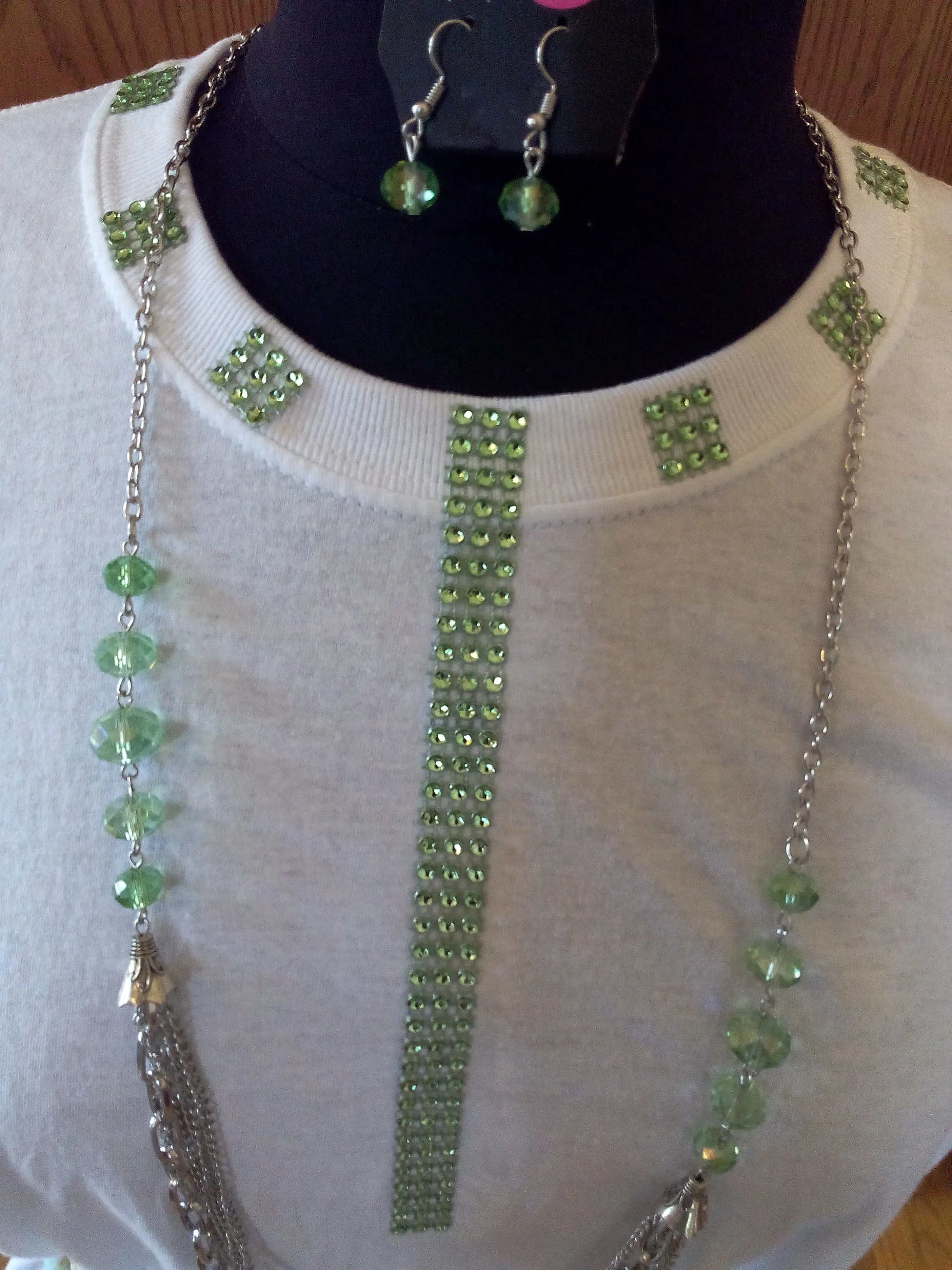Green Diamond Mesh Ribbon Handcrafted Ladies T-Shirt with Scarf plus Necklace Set