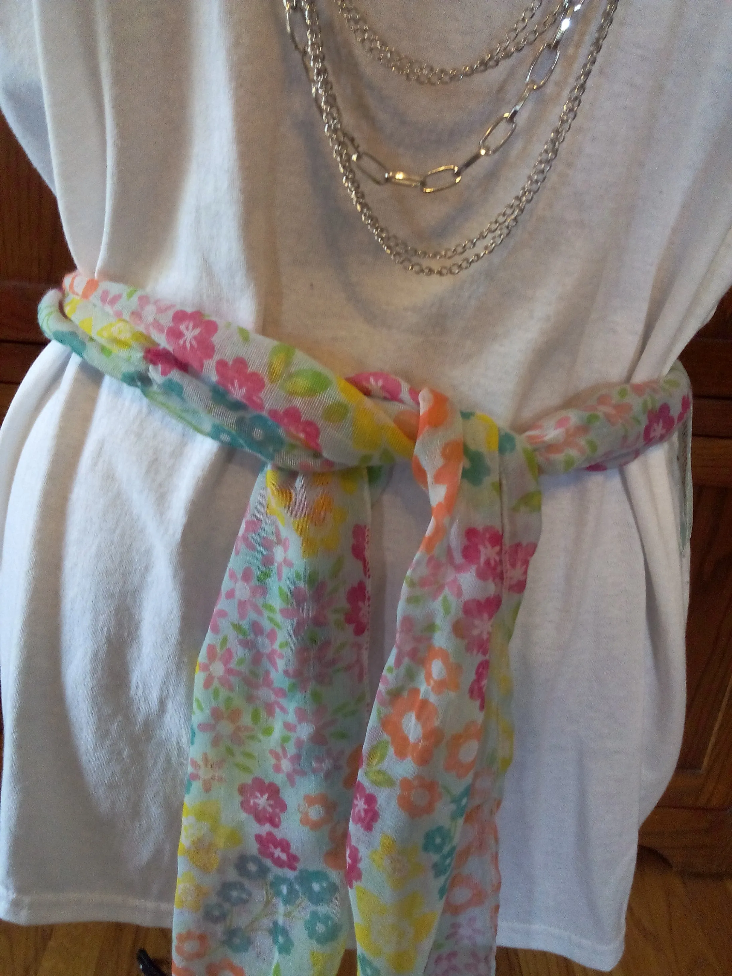 Green Diamond Mesh Ribbon Handcrafted Ladies T-Shirt with Scarf plus Necklace Set