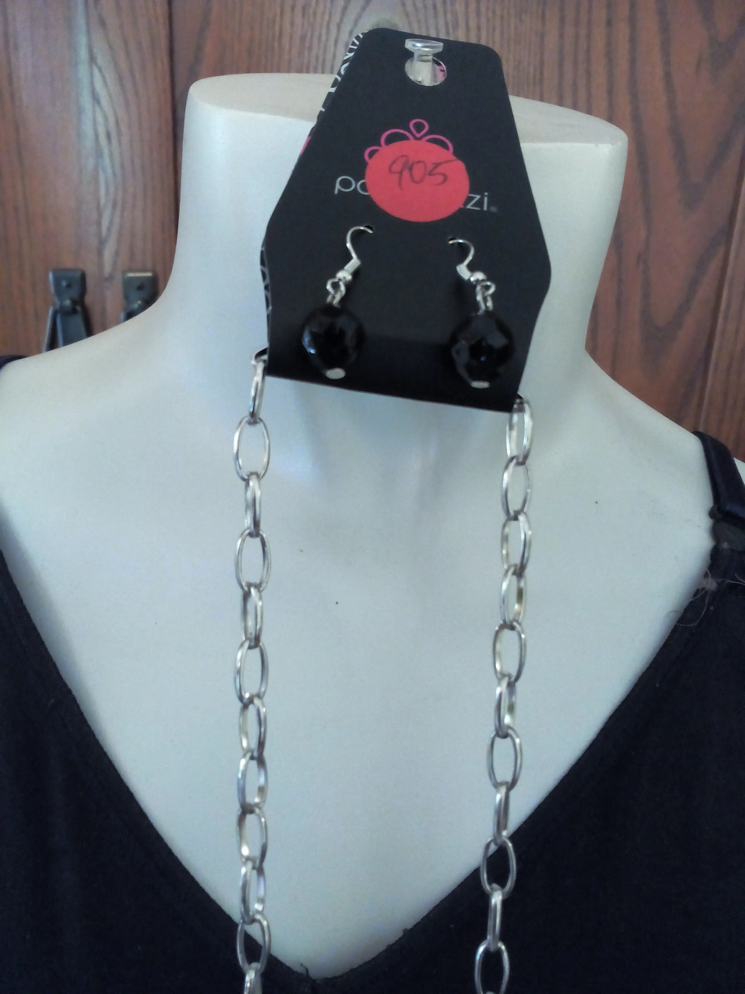 Silver Diamond Mesh Ribbon Handcrafted Ladies T-Shirt with Black & White Scarf plus Necklace, Earrings & Bracelet Set