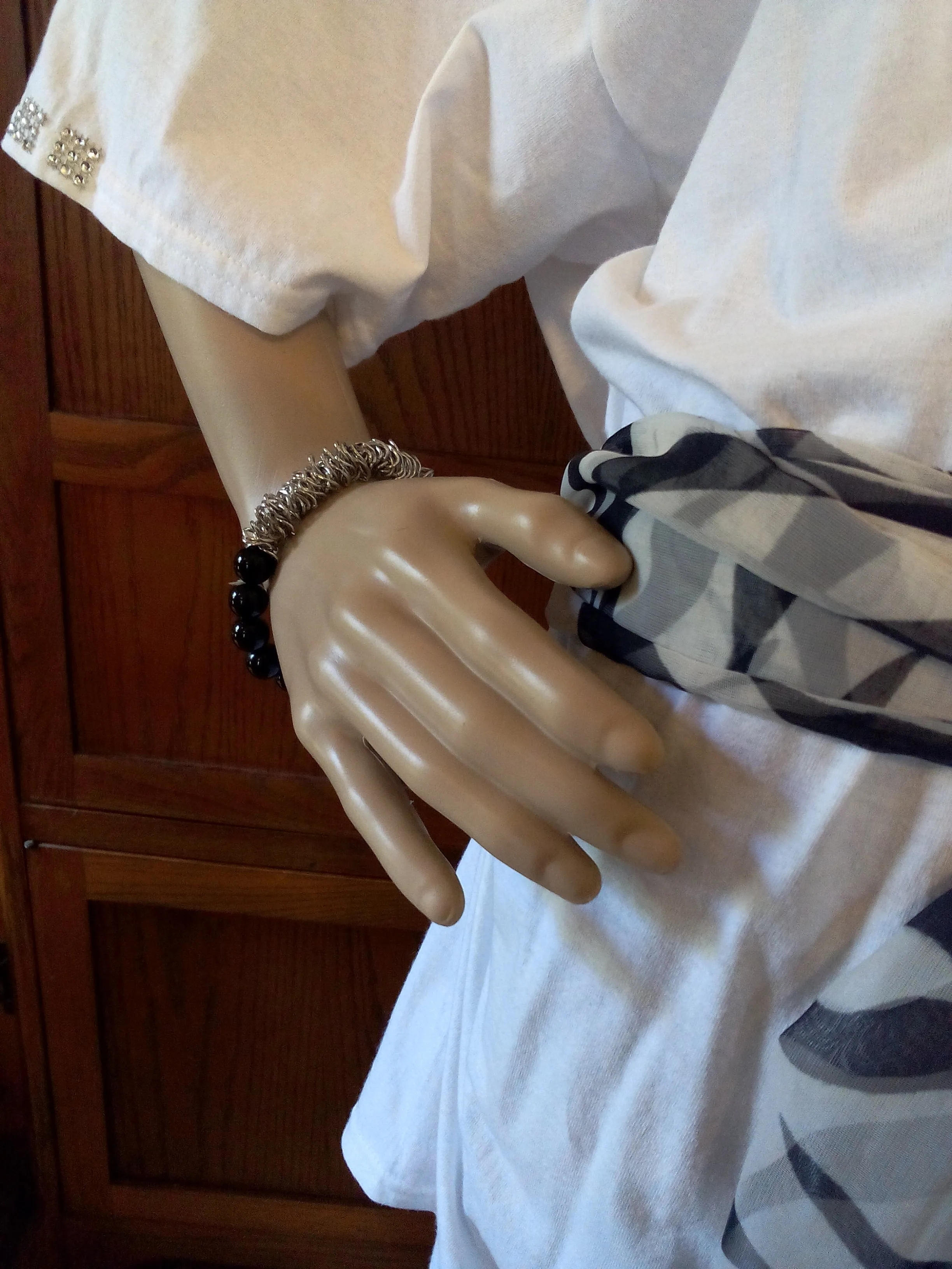 Silver Diamond Mesh Ribbon Handcrafted Ladies T-Shirt with Black & White Scarf plus Necklace, Earrings & Bracelet Set