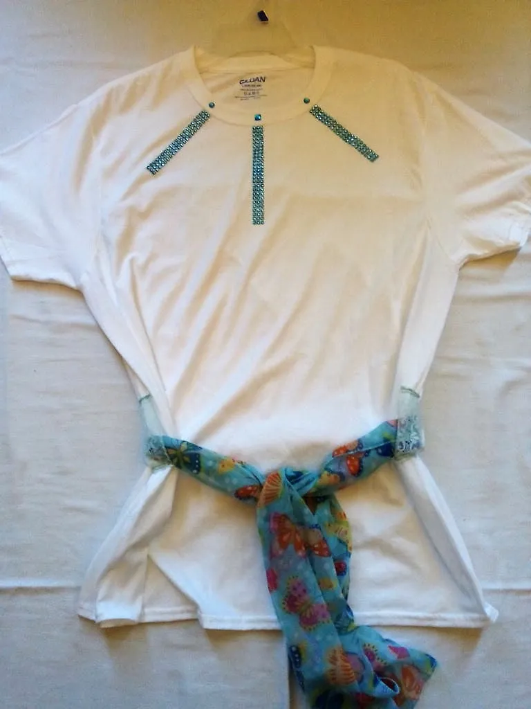 Turquoise Gem Hand Crafted Ladies T-Shirt with Sash plus Necklace Set & Bracelet