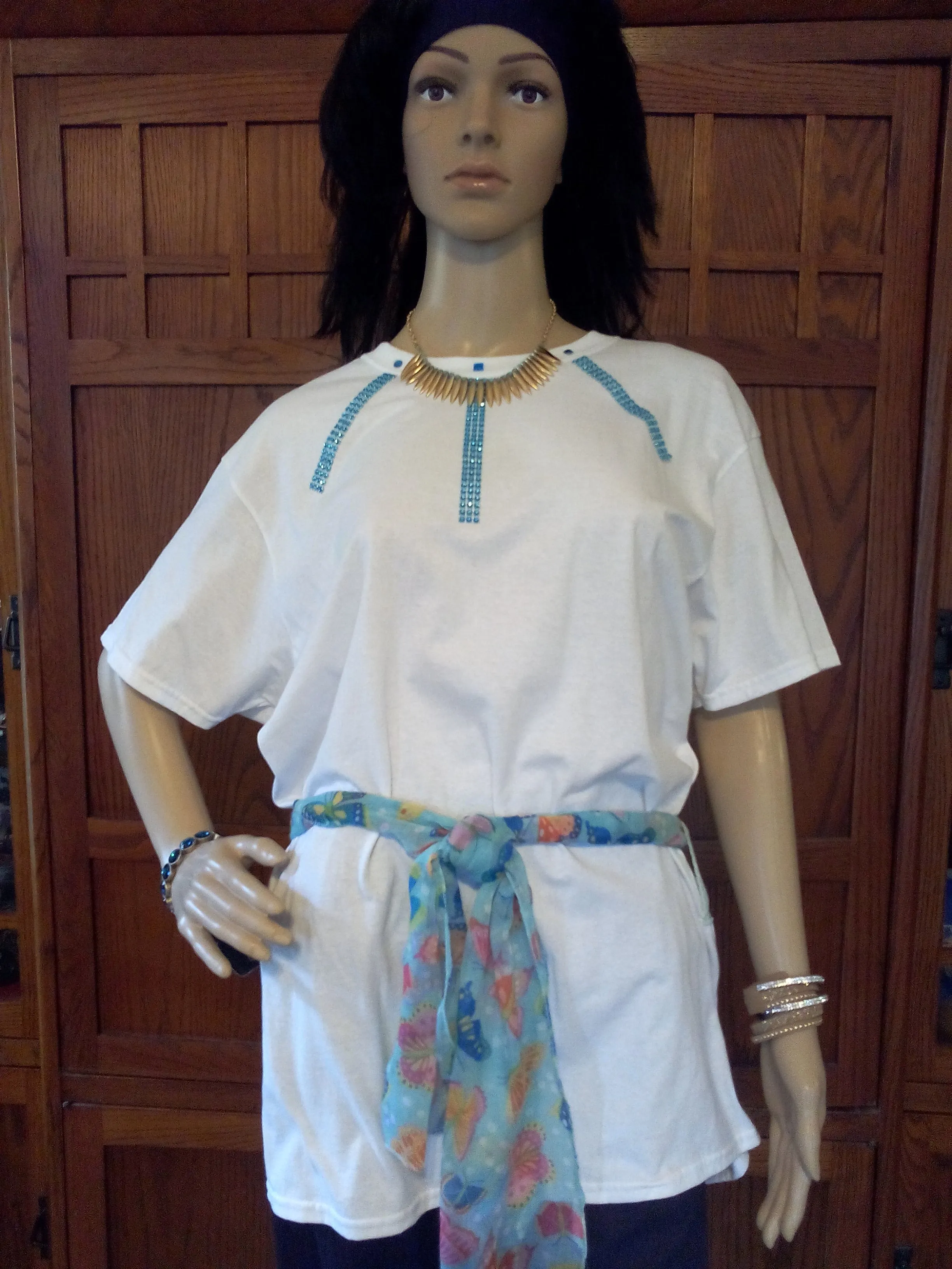 Turquoise Gem Hand Crafted Ladies T-Shirt with Sash plus Necklace Set & Bracelet